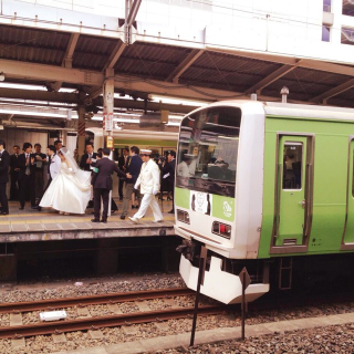 Illustration for article titled Getting Married on a Tokyo Train Isn't Exactly Romantic
